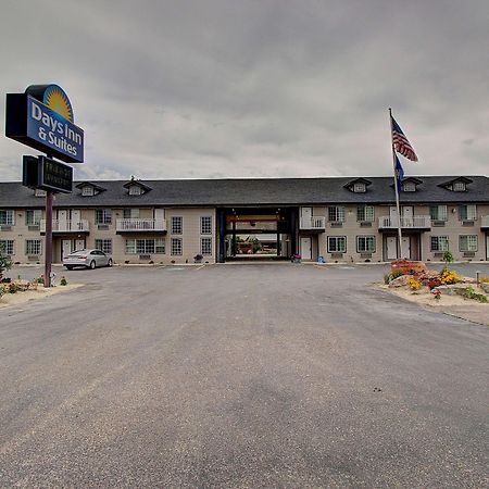 Days Inn & Suites By Wyndham Lolo Dış mekan fotoğraf