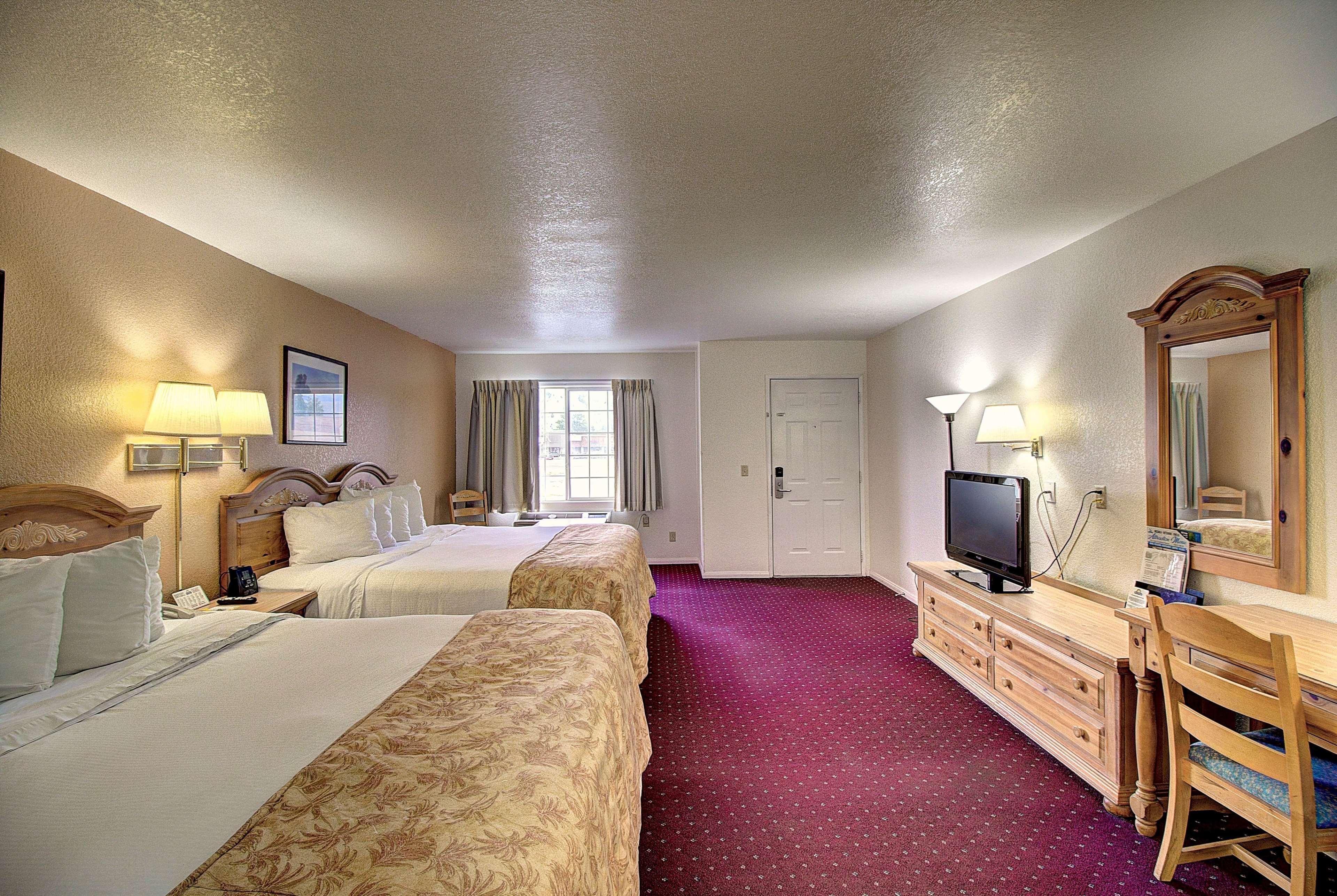 Days Inn & Suites By Wyndham Lolo Dış mekan fotoğraf