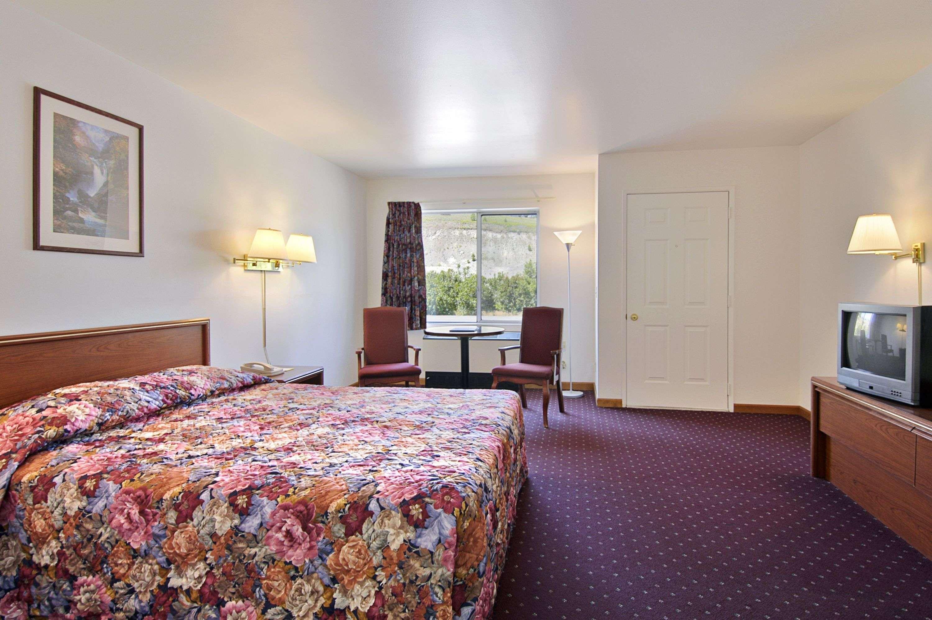 Days Inn & Suites By Wyndham Lolo Dış mekan fotoğraf