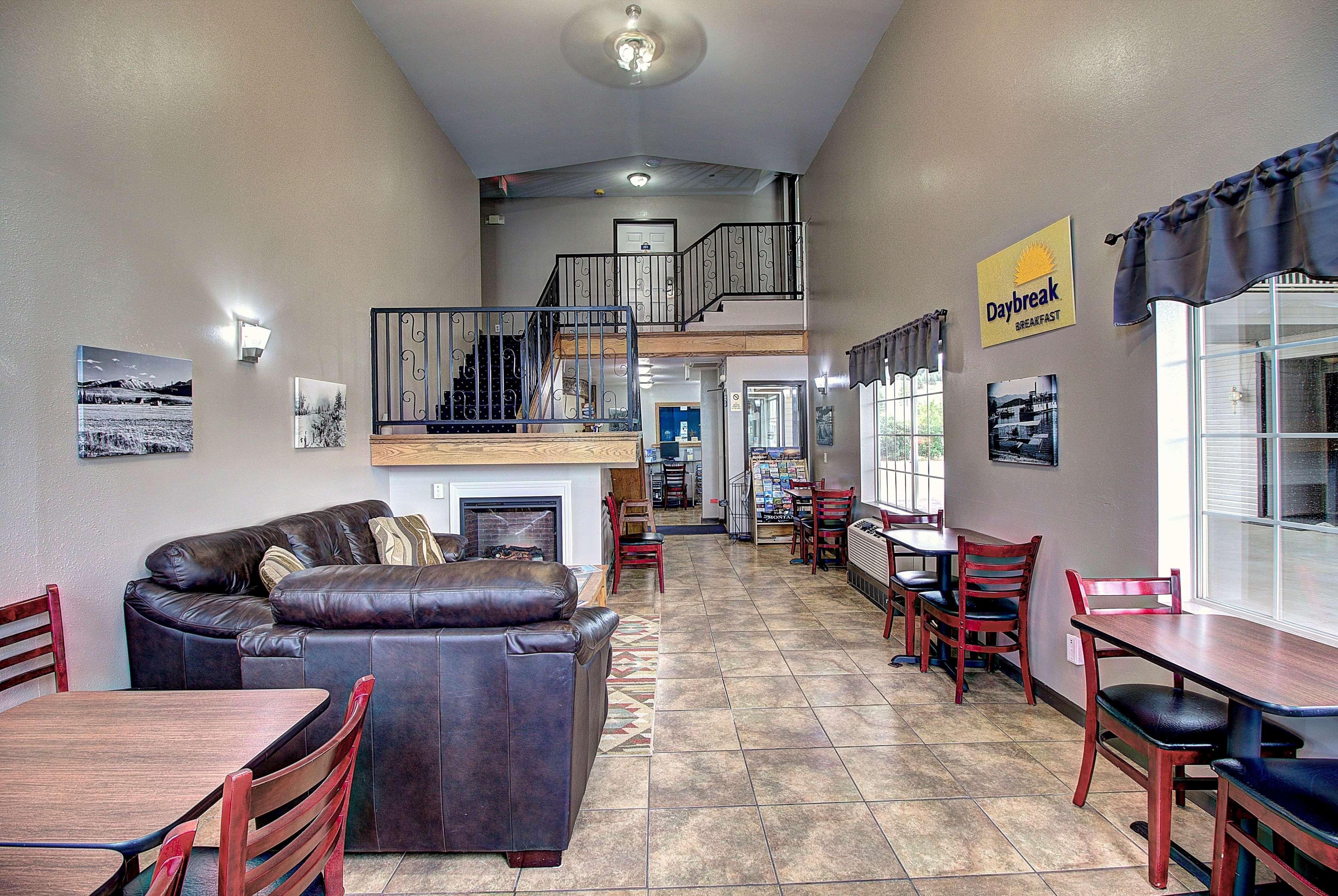 Days Inn & Suites By Wyndham Lolo Dış mekan fotoğraf