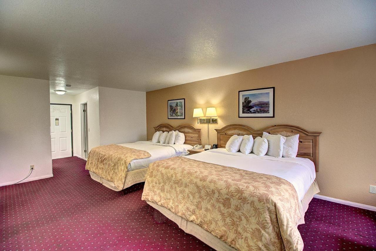 Days Inn & Suites By Wyndham Lolo Dış mekan fotoğraf
