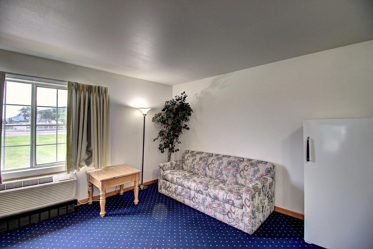 Days Inn & Suites By Wyndham Lolo Dış mekan fotoğraf