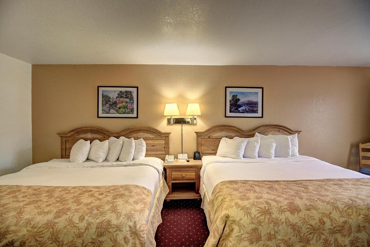 Days Inn & Suites By Wyndham Lolo Dış mekan fotoğraf